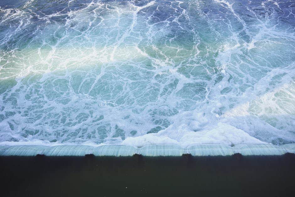 ROI calculation and business metrics comparison between Make and Zapier platforms.