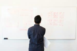 Automatizar un negocio de logística con n8n en 2026: workflows para pedidos, entregas y rastreo sin código