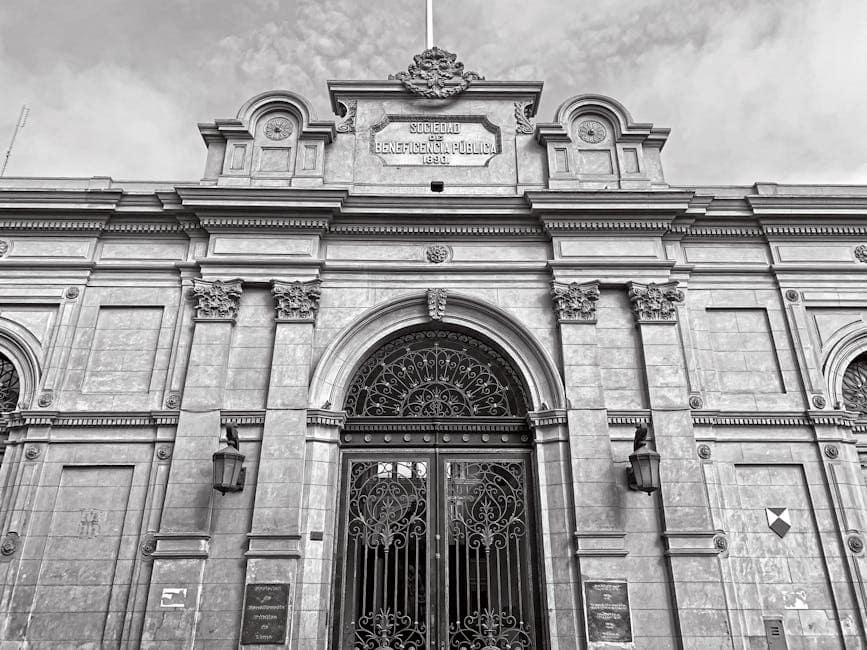 Elegant black and white photo of classic architecture in Lima, highlighting intricate facade details.